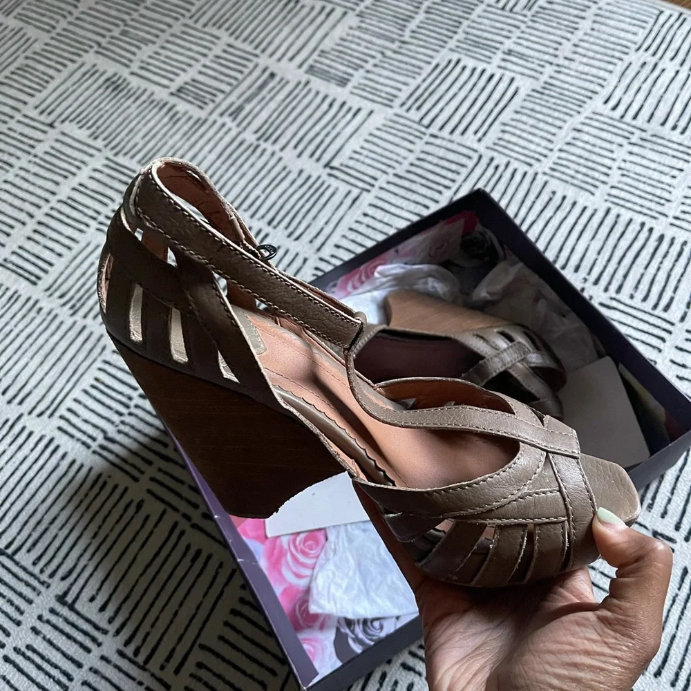 Lucky Brand Randy t strap peep toe chunky heel